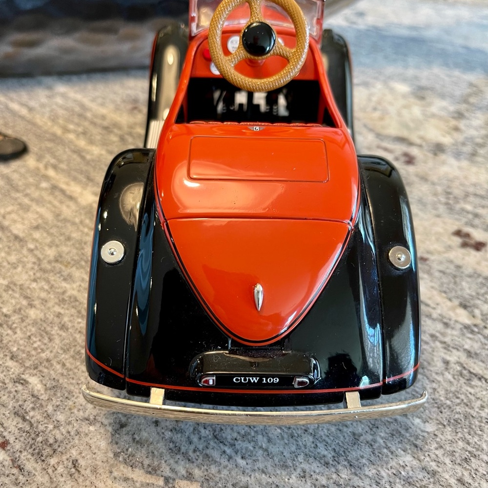 1935 Duesenberg LUXURY LIMITED EDITION PEDAL CAR REPLICA METAL CAR collectibles